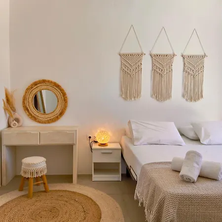 Σπίτι διακοπών Farous Houses! Two Beachfront With An Amazing Sunset View Αντίπαρος