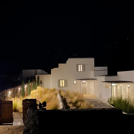 Farous Houses! Two Beachfront With An Amazing Sunset View Αντίπαρος