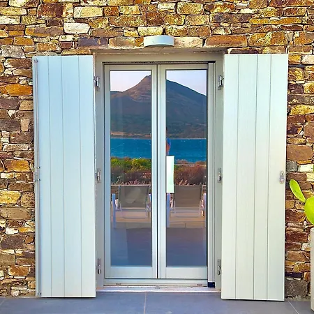 Farous Houses! Two Beachfront With An Amazing Sunset View * Αντίπαρος