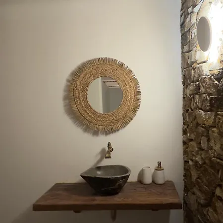 Σπίτι διακοπών Farous Houses! Two Beachfront With An Amazing Sunset View Αντίπαρος