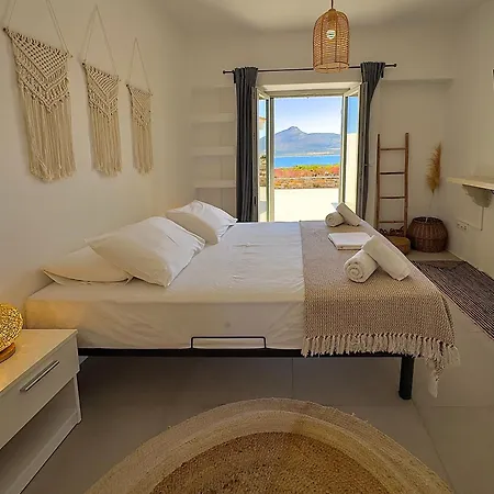 Σπίτι διακοπών Farous Houses! Two Beachfront With An Amazing Sunset View